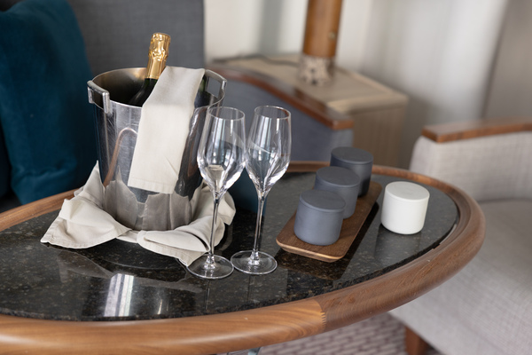 HX Hurtigruten Expeditions MS Fram Expedition Suite Grand Suite 22 ©Espen Mills.jpg